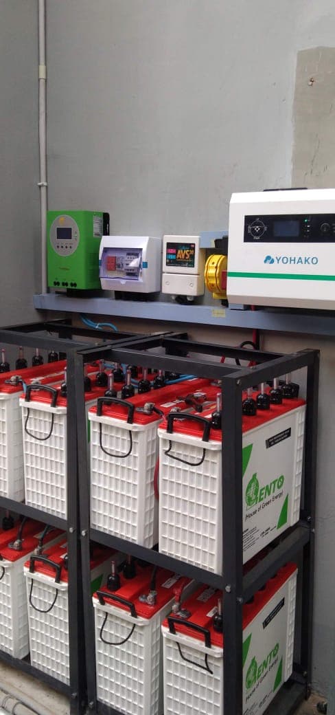 Large-scale commercial solar array on a flat roof.